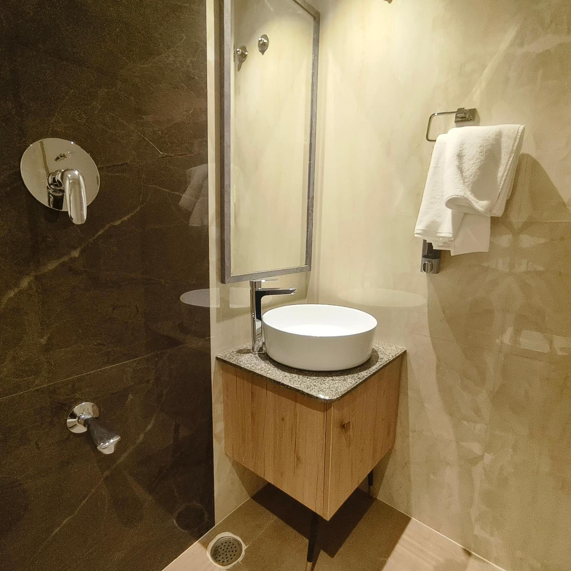 העיר בנגלור Olive Hotel Le Opera By Embassy Group מראה חיצוני תמונה