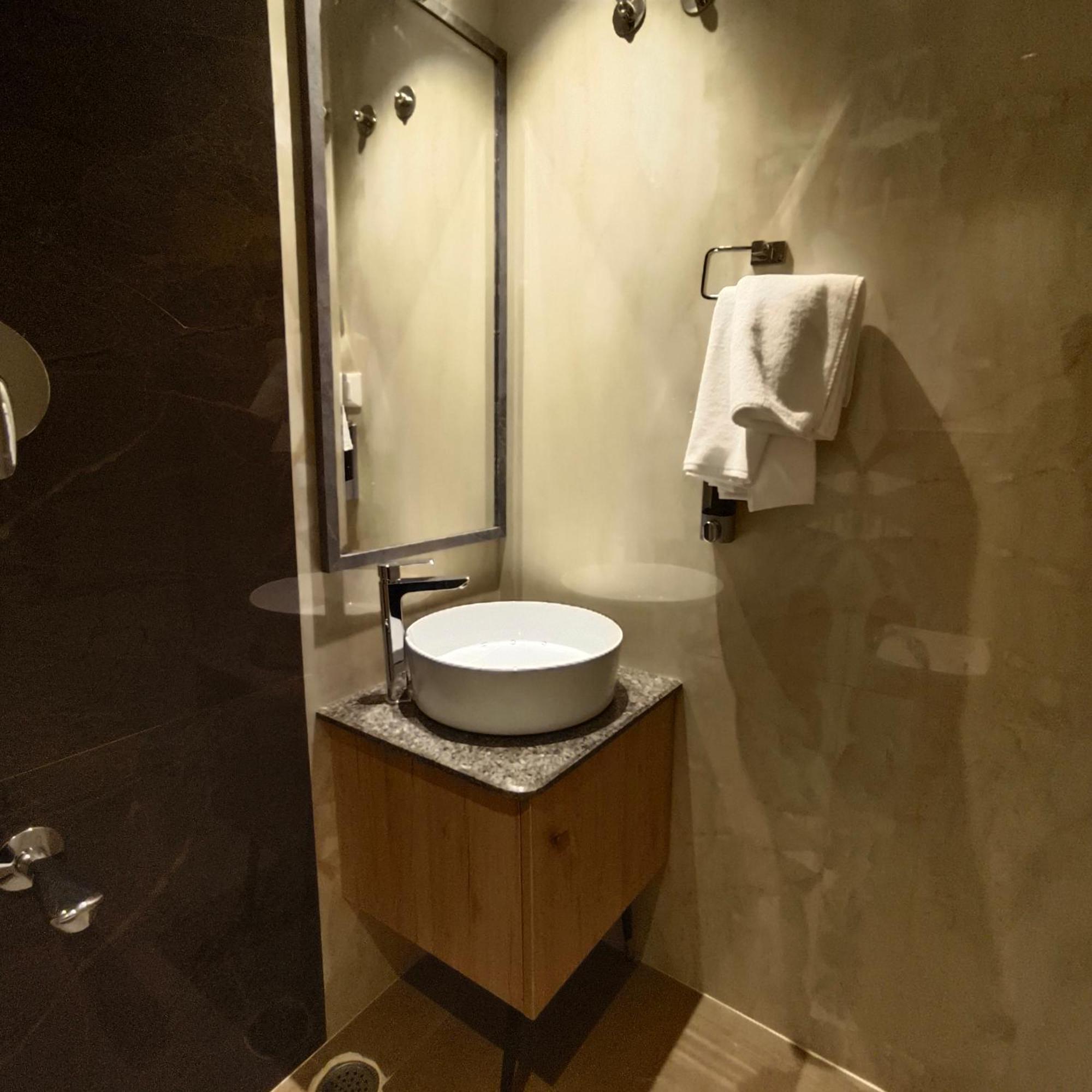 העיר בנגלור Olive Hotel Le Opera By Embassy Group מראה חיצוני תמונה